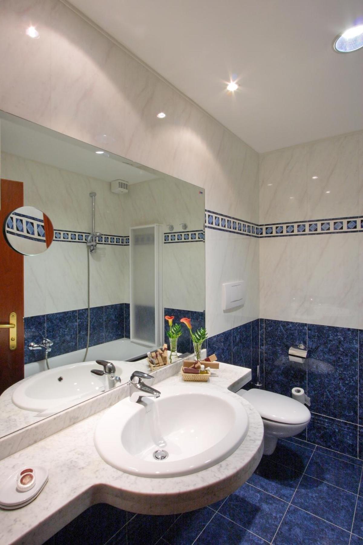 Hotel Centro Benessere Gardel Arta Terme Esterno foto
