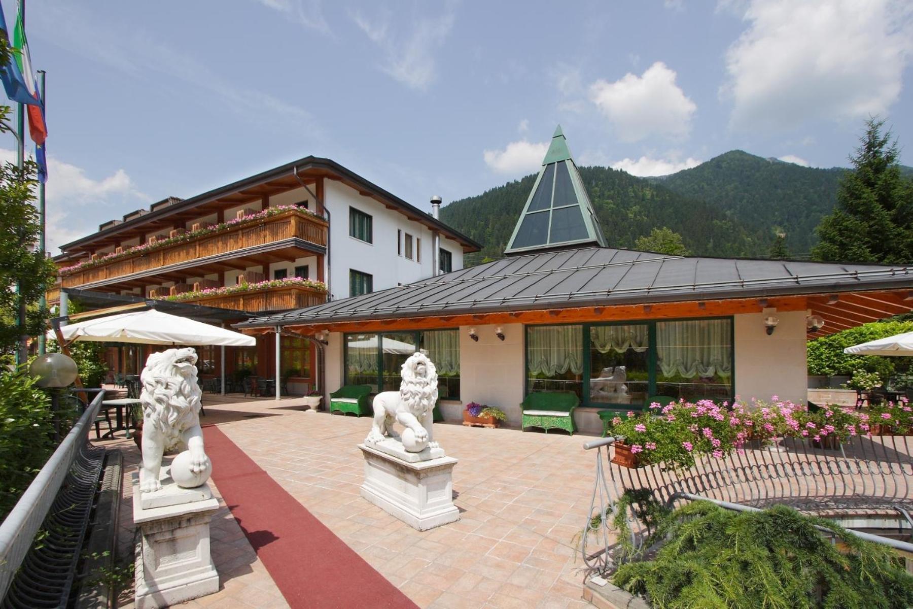 Hotel Centro Benessere Gardel Arta Terme Esterno foto